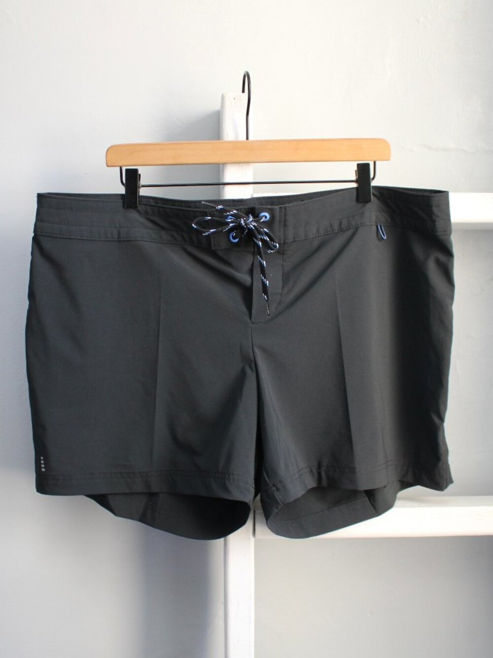 Lands' End Board Shorts Black Tie Waist Back Pocket 5" Inseam Women's Size 18